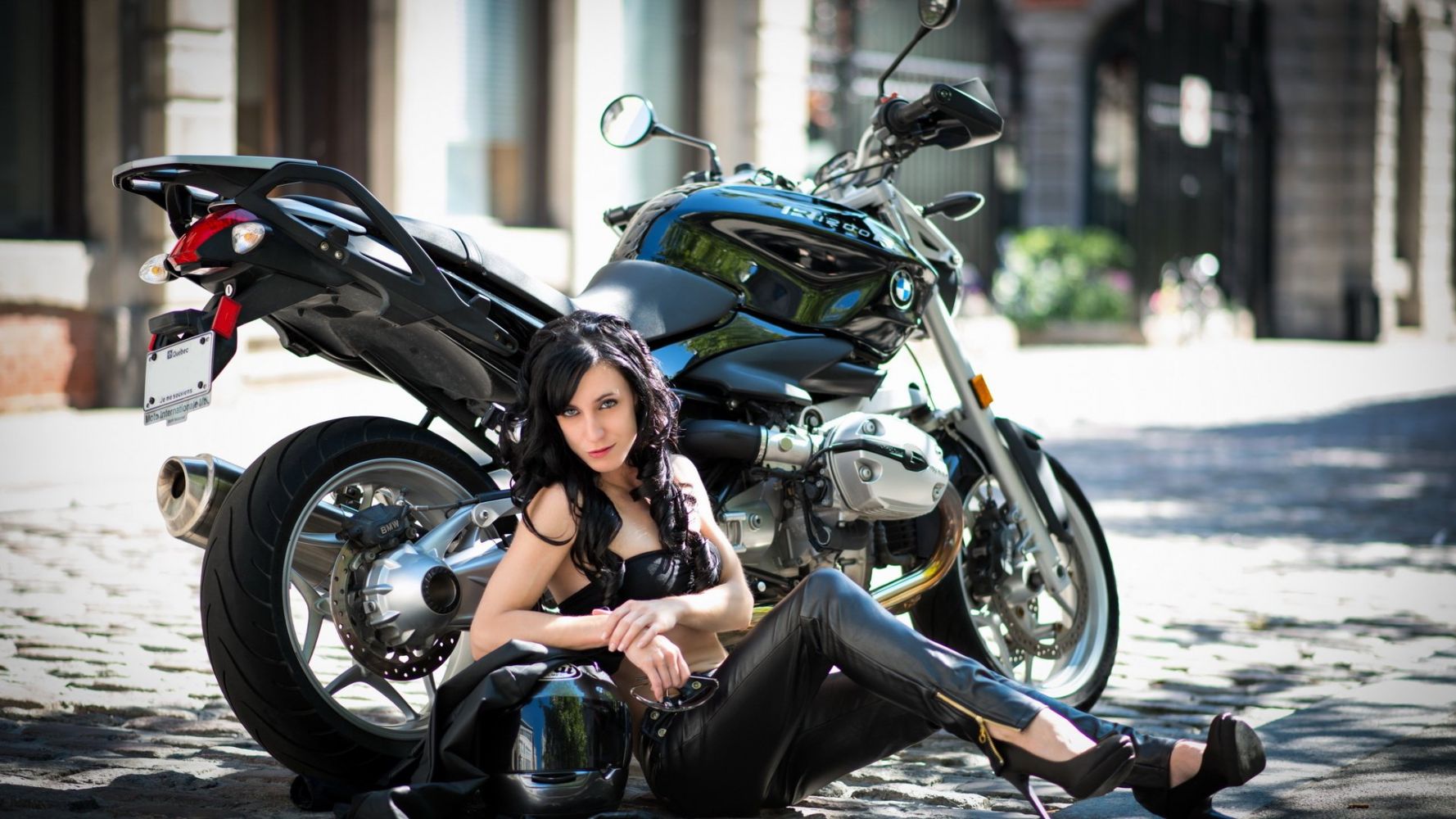 Fresh photos, fresh mood — European women on bikes online in Ulaanbaatar