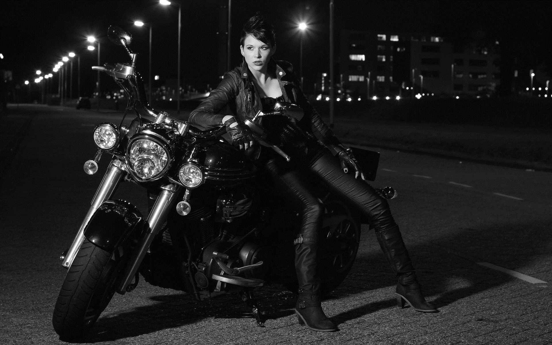 Photo Beautiful girls and motorcycles in Ulaanbaatar