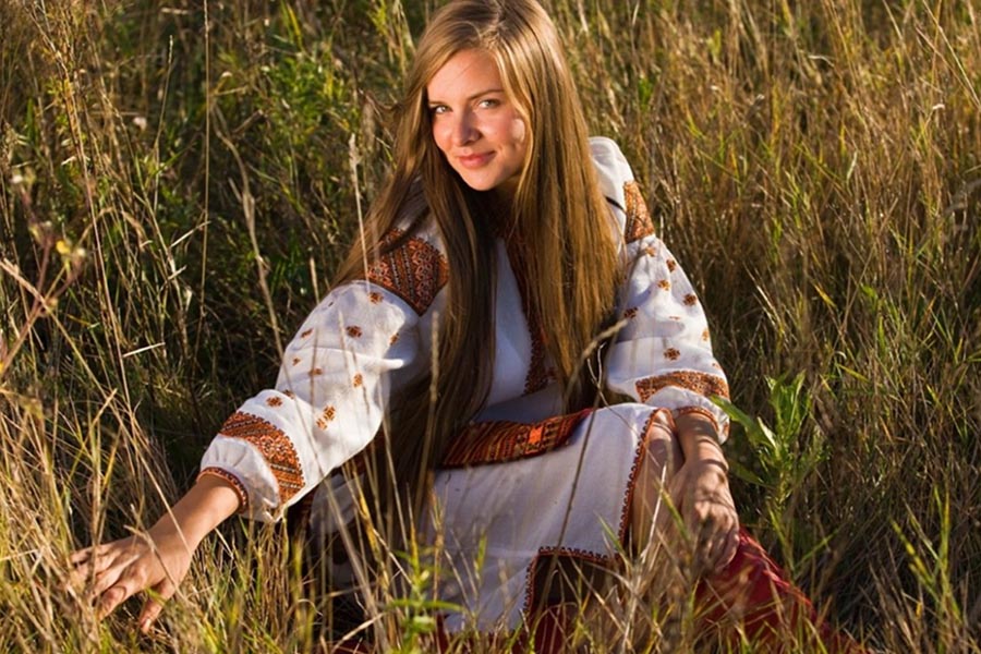 Model Women in Slavic costumes in Ulaanbaatar