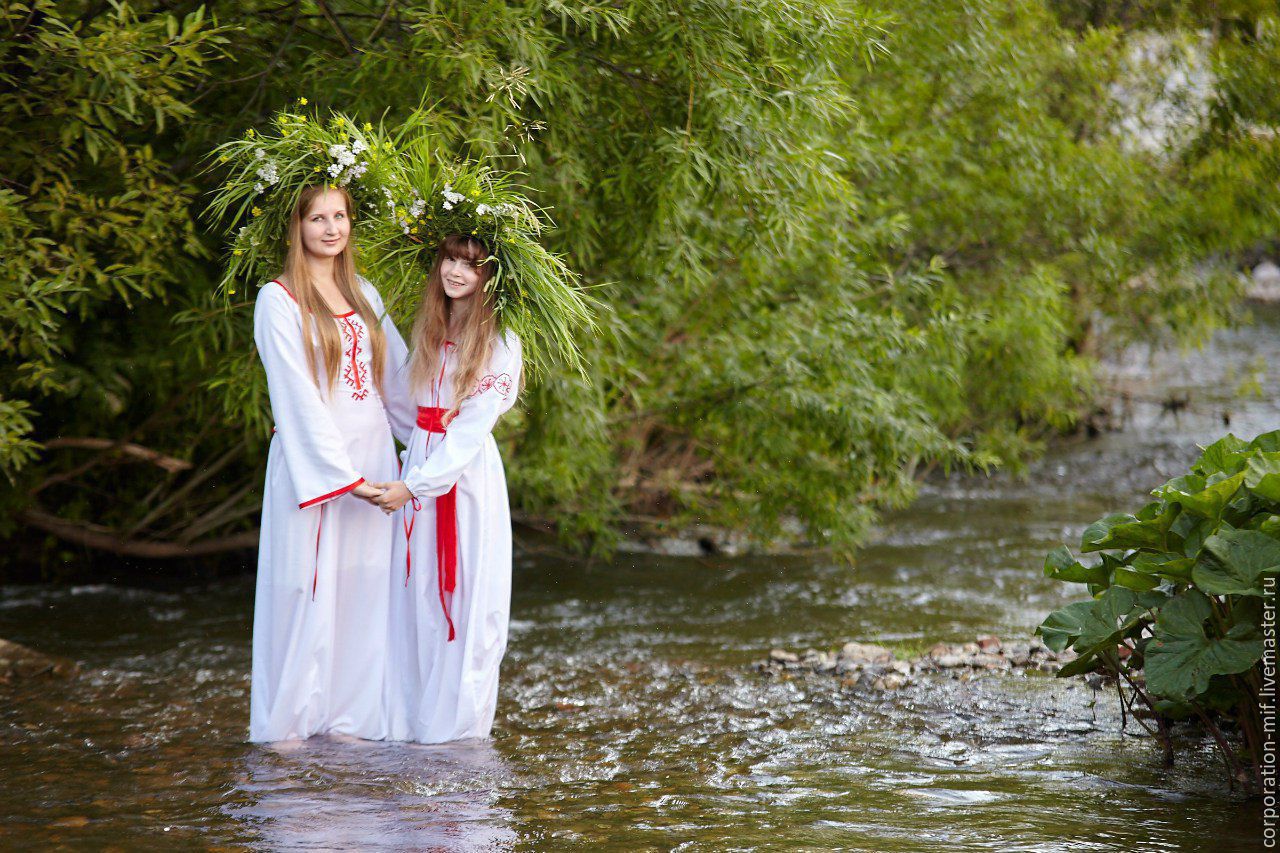 Women in Slavic costumes in Ulaanbaatar